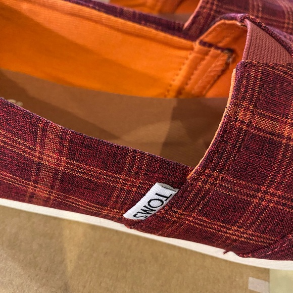 🤩Host Pick🤩 NWT NIB Tom Classic Red Plaid Slip On Shoes, 7.5 - Picture 5 of 10
